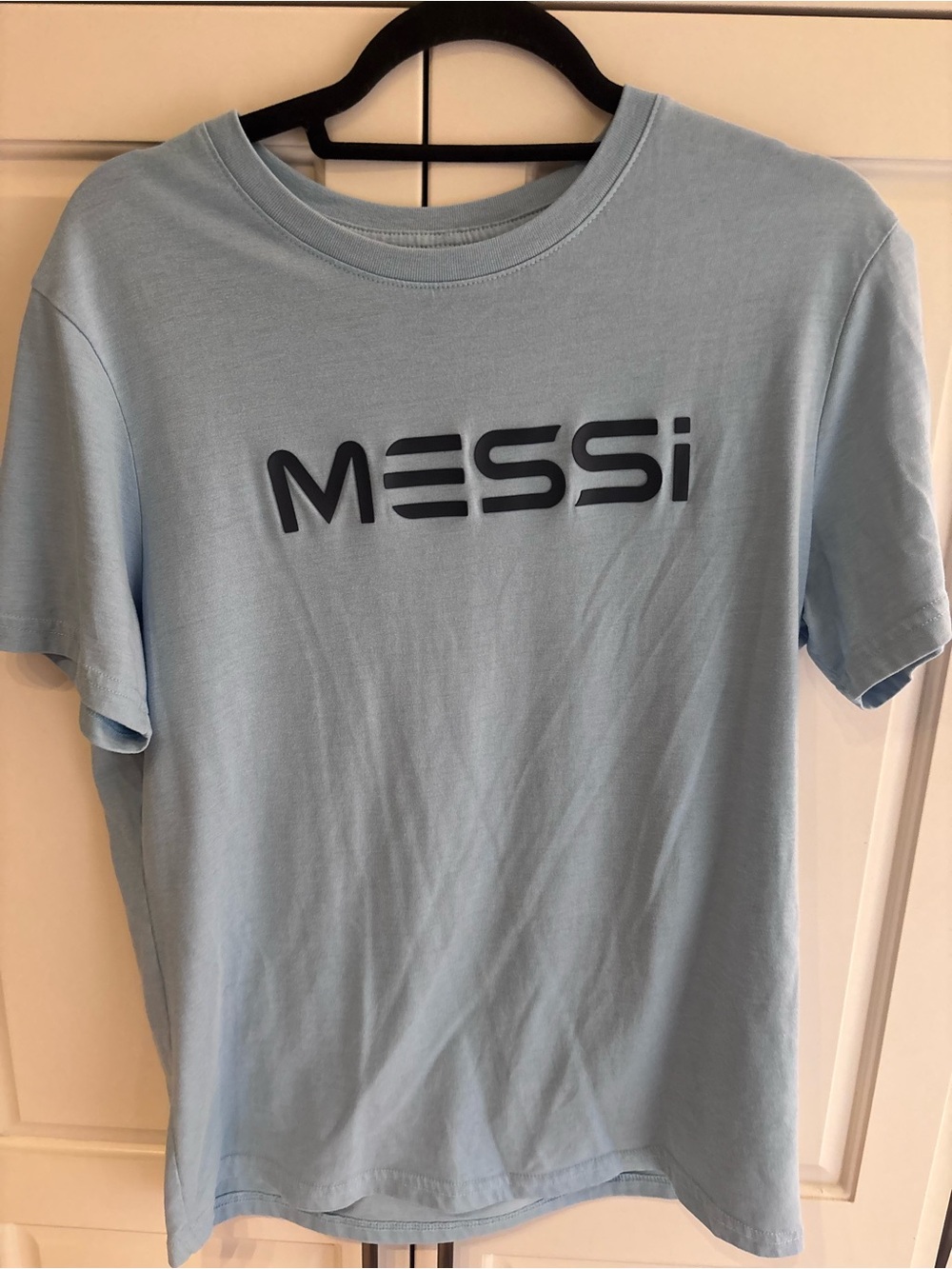 Messi Men's Light Blue Logo T-Shirt medium